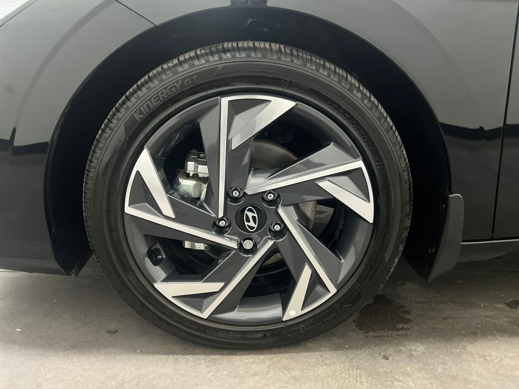 Used 2025 Hyundai Elantra SEL image 30