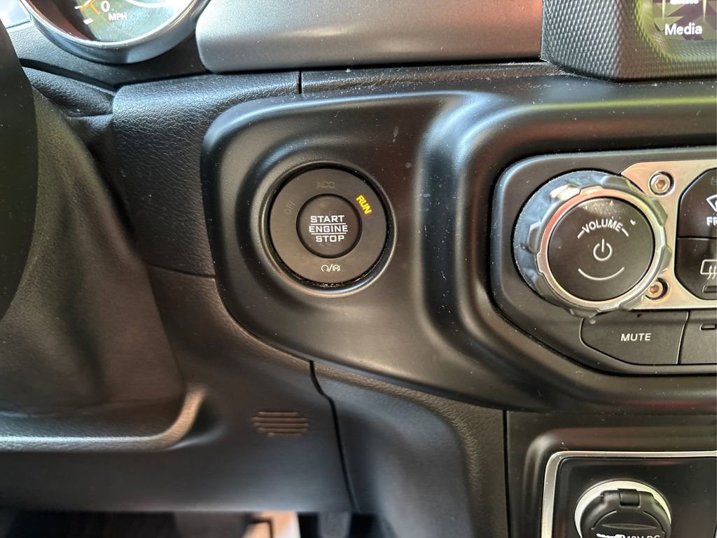 Certified 2021 Jeep Gladiator Willys image 30