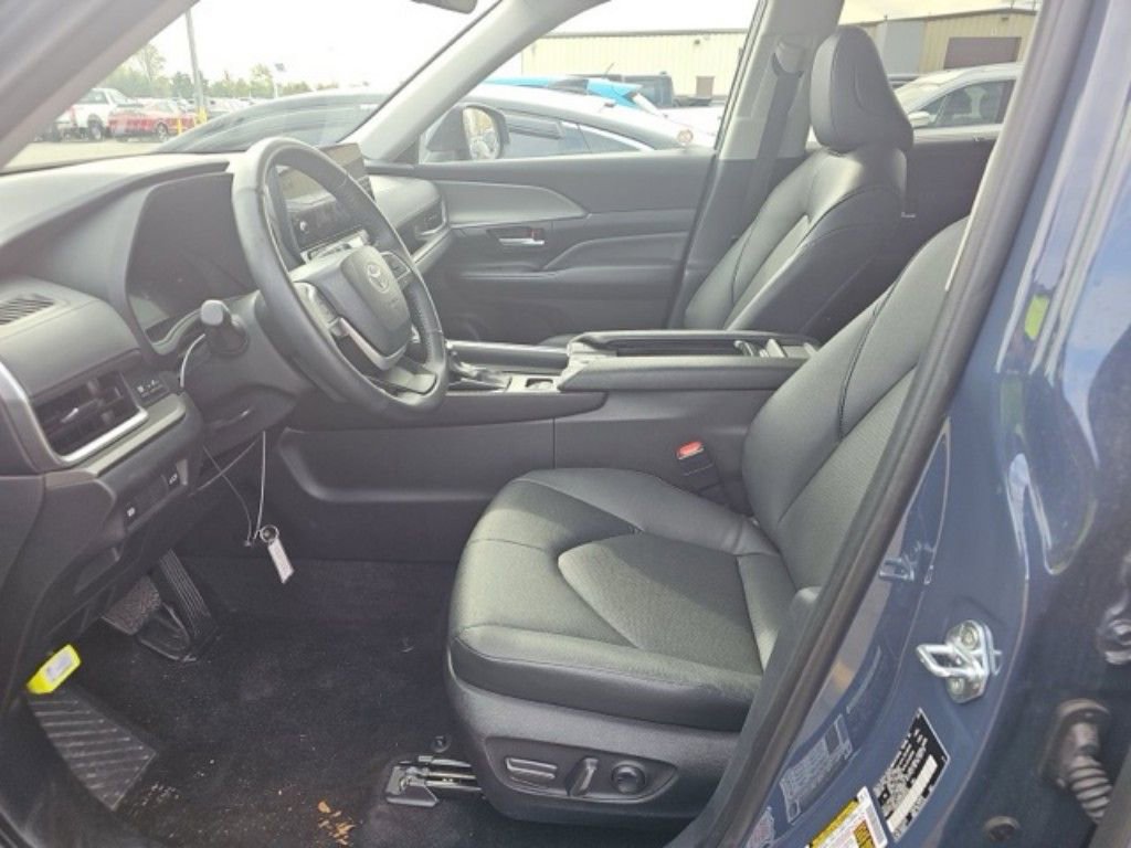 Used 2025 Toyota Grand Highlander AWD image 25