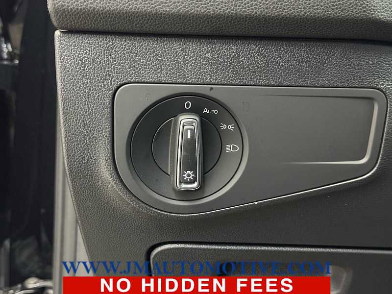 Used 2024 Volkswagen Tiguan SE image 37