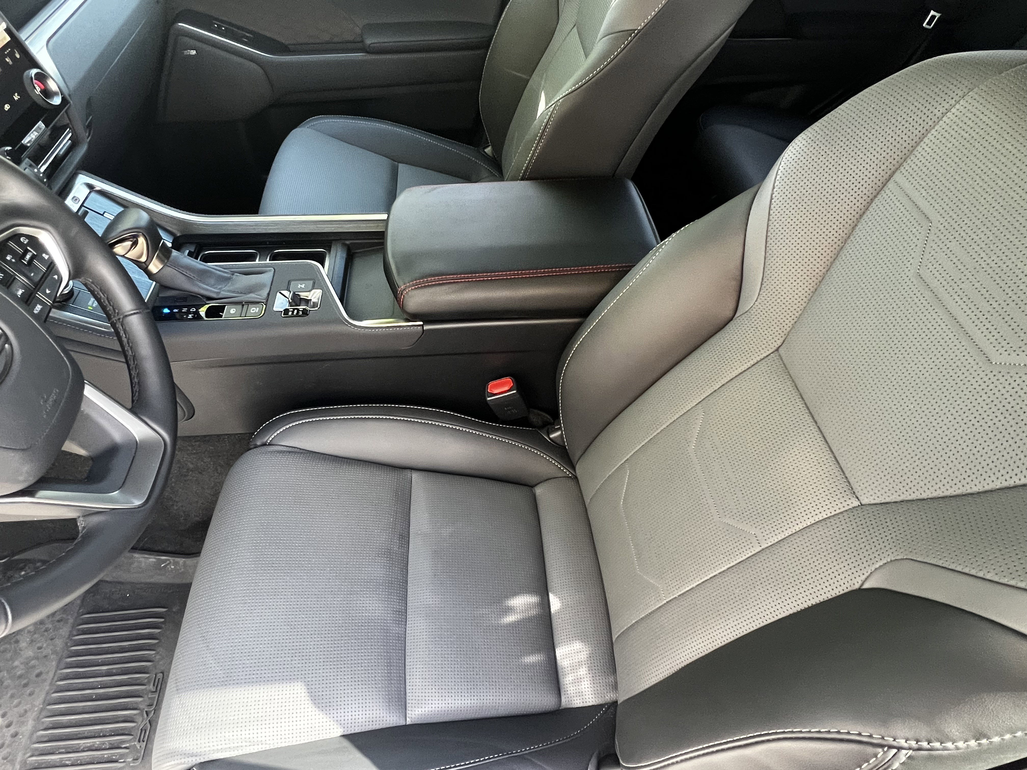 Used 2025 Lexus GX 550 w/ Accessory Package (2T) image 16