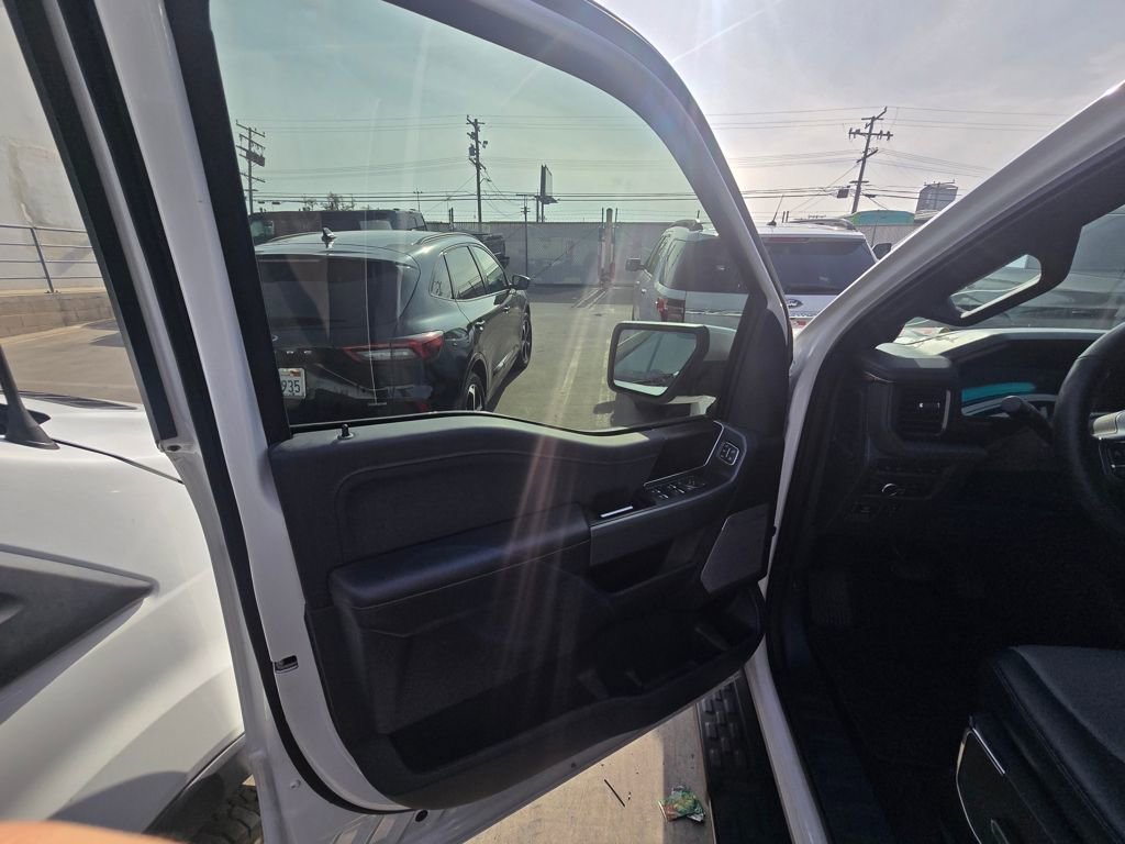 Used 2022 Ford F150 Lightning Lariat image 6