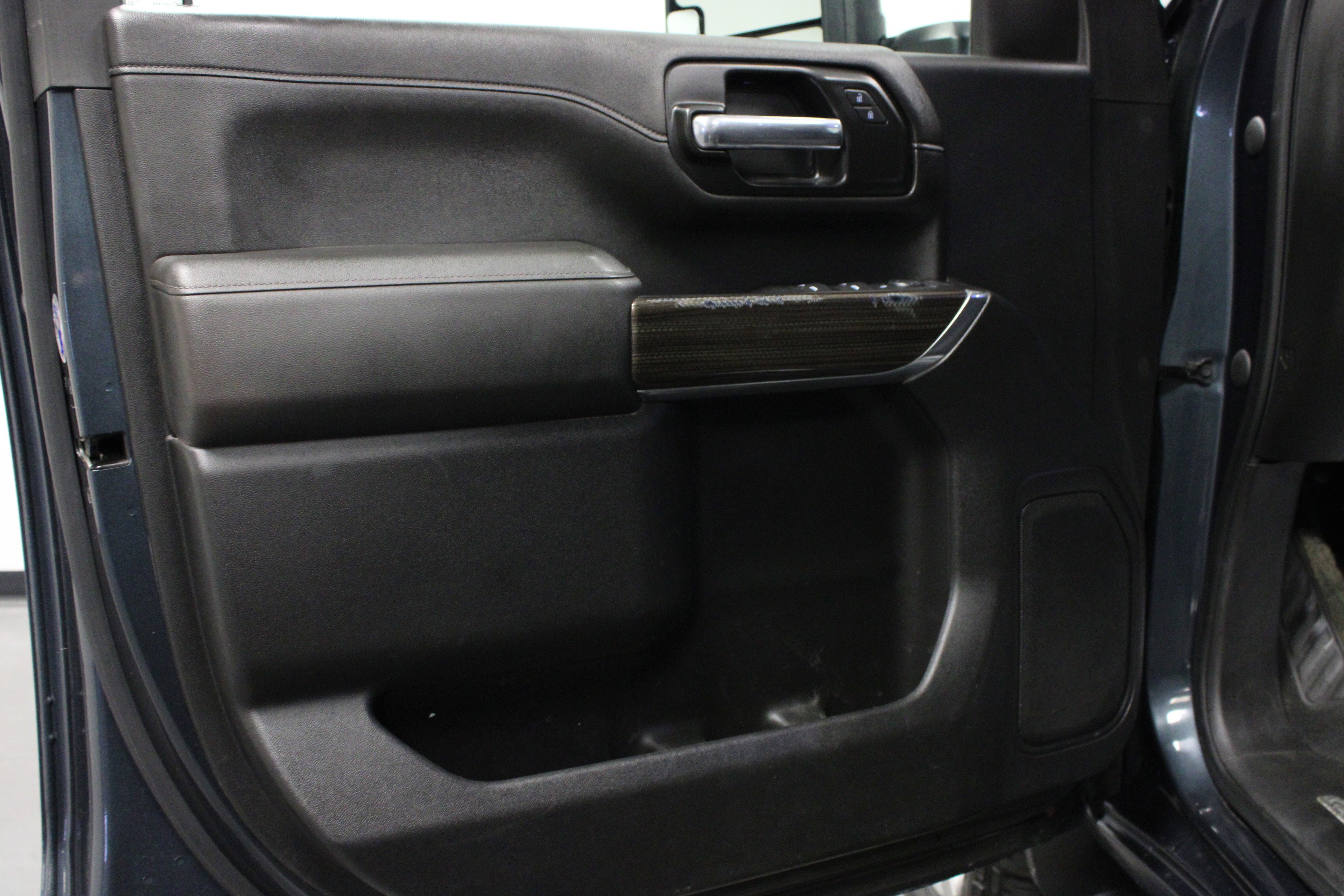 Used 2020 Chevrolet Silverado 2500 LT image 11