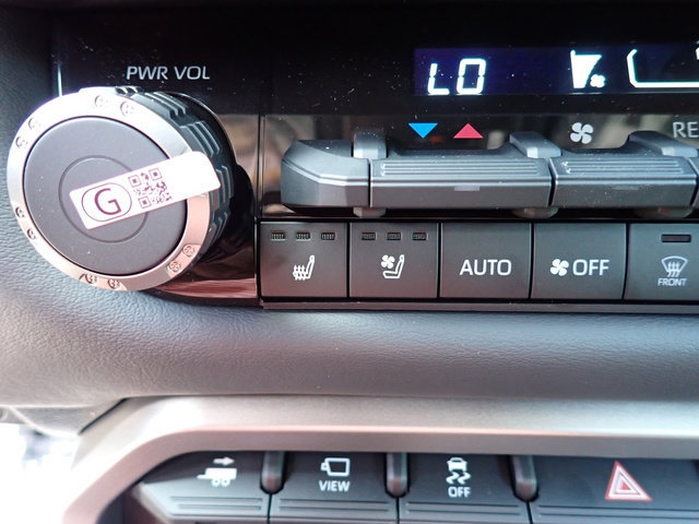 Used 2026 Toyota Sequoia Platinum AWD/4WD image 18