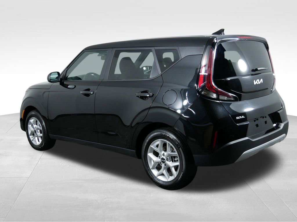 Used 2025 Kia Soul LX image 7