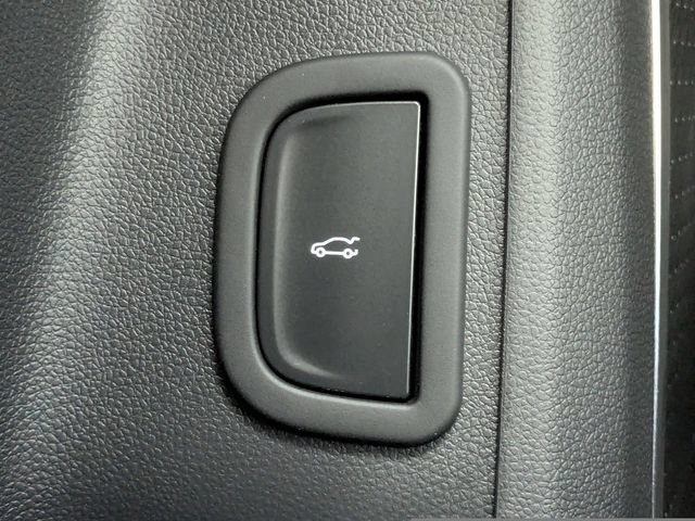 Used 2026 Chevrolet Traverse Z71 w/ Enhanced Driving Package AWD/4WD image 34