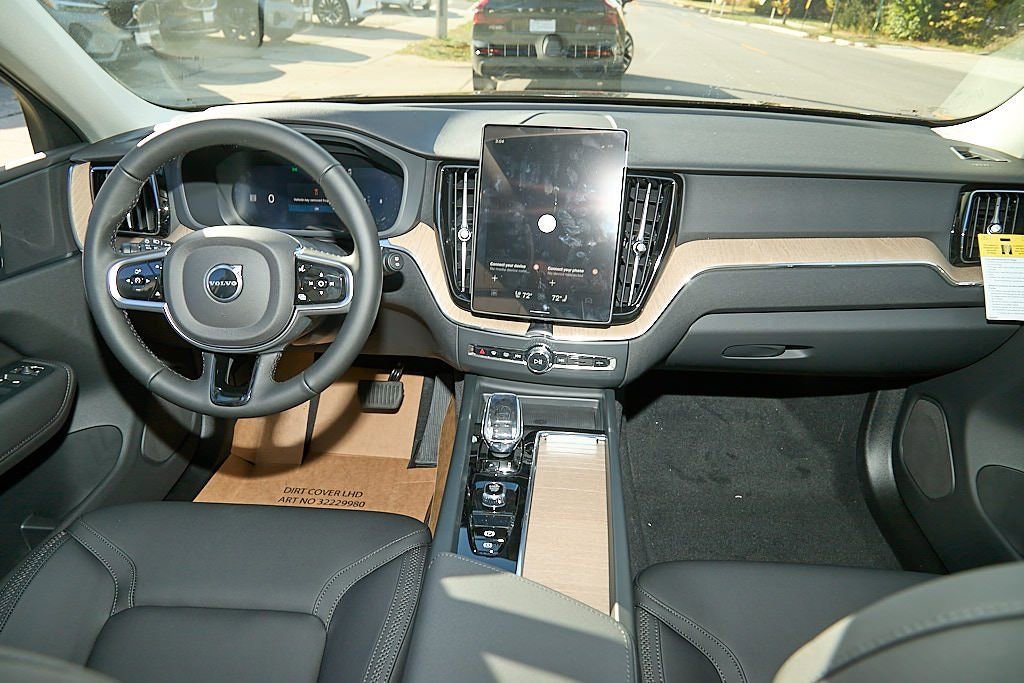 New 2026 Volvo XC60 B5 Plus w/ Protection Package Premier image 24