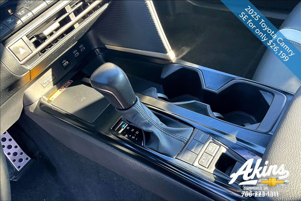 Used 2025 Toyota Camry SE image 14