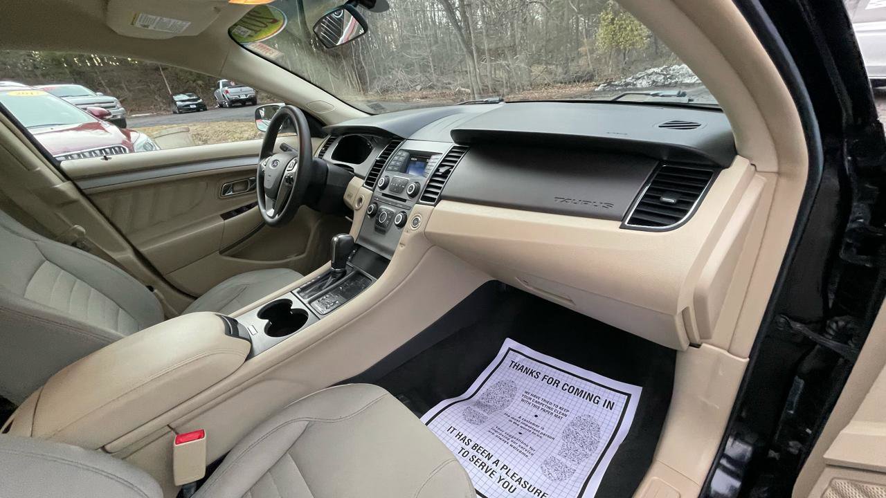 Used 2017 Ford Taurus SE image 28
