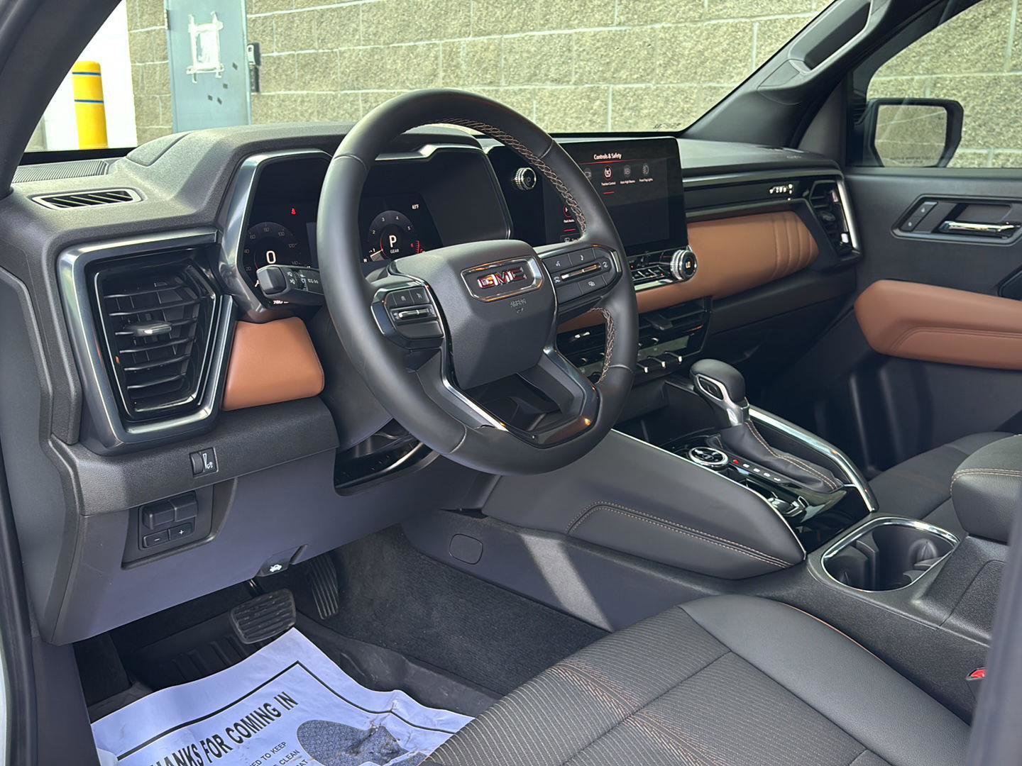 Used 2024 GMC Canyon AT4 w/ Technology Package image 5