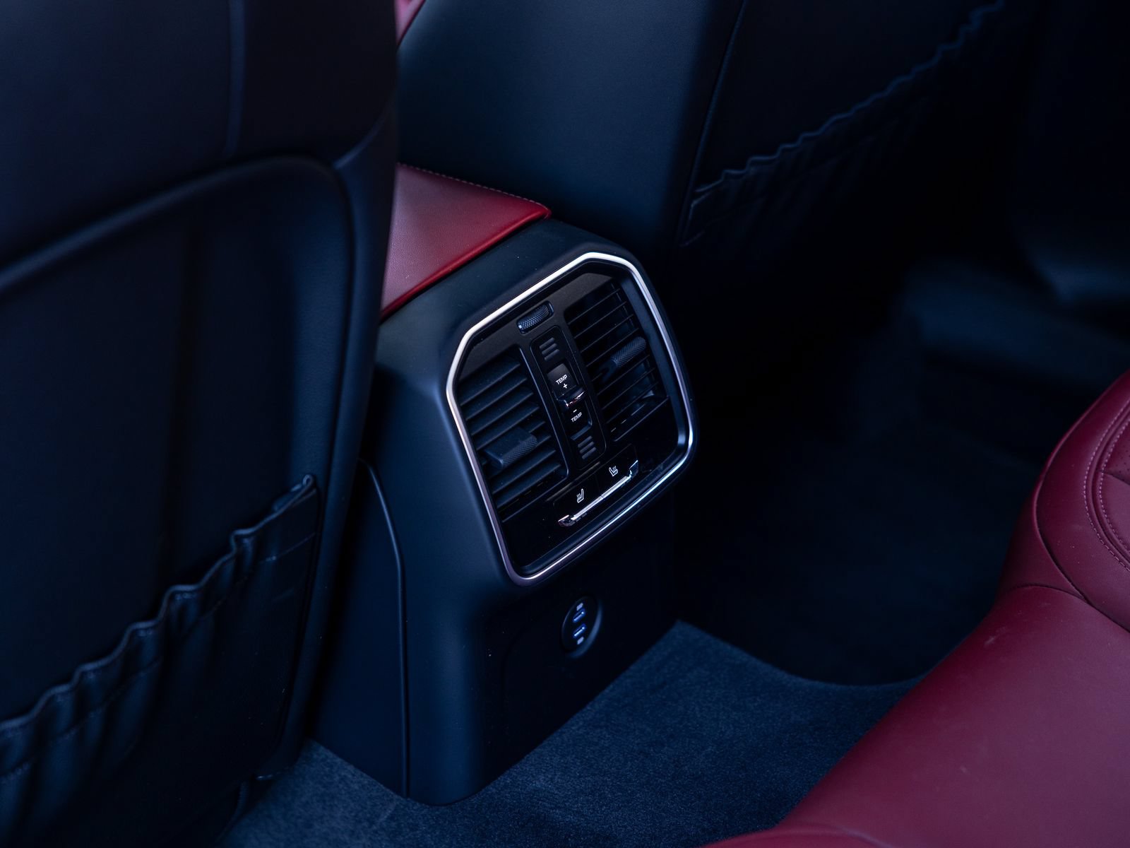 Certified 2025 Porsche Macan S AWD/4WD image 33