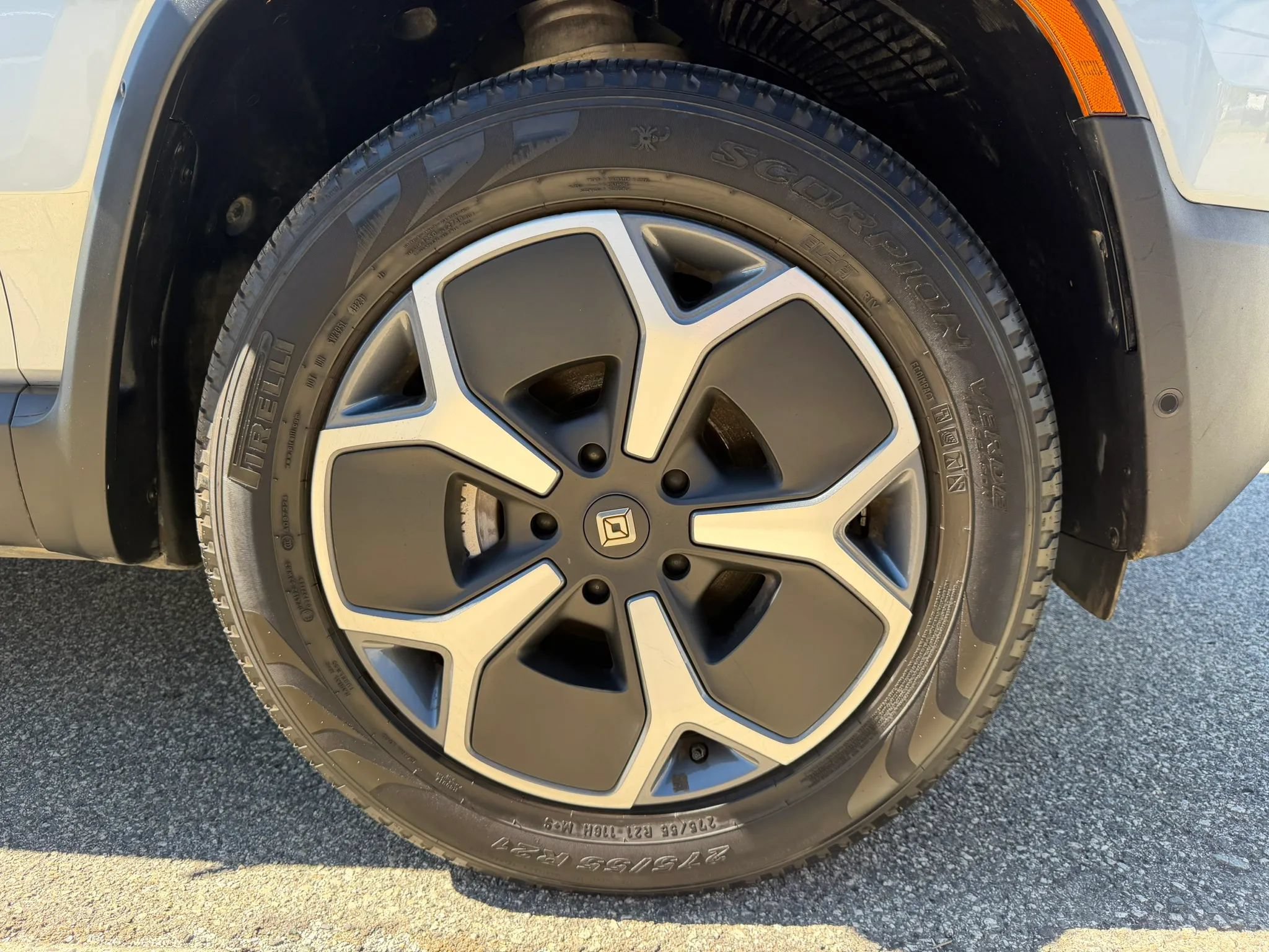 Used 2024 Rivian R1S Adventure Dual AWD/4WD image 33