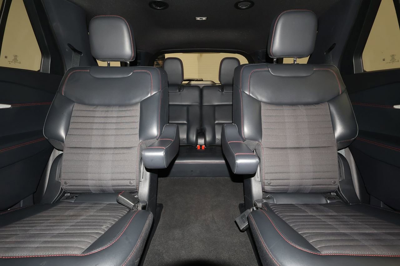 Used 2025 Ford Explorer ST-Line image 32
