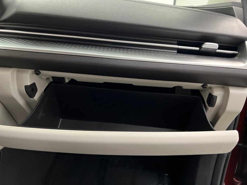 Used 2024 Kia Carnival LX image 30