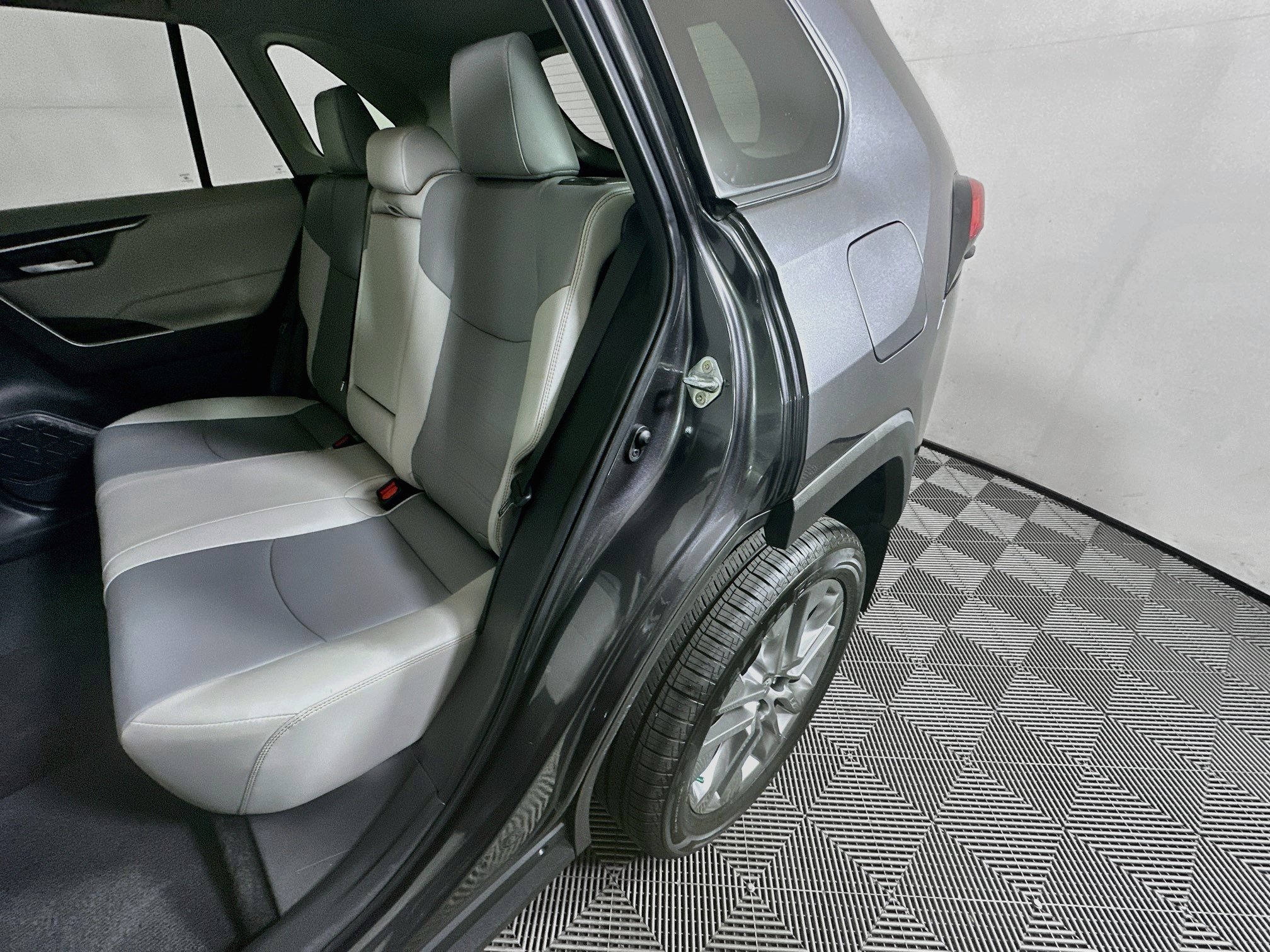 Used 2024 Toyota RAV4 XLE Premium FWD image 26