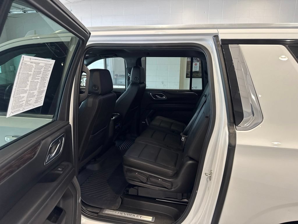Used 2022 Chevrolet Suburban LT w/ Luxury Package AWD/4WD image 20