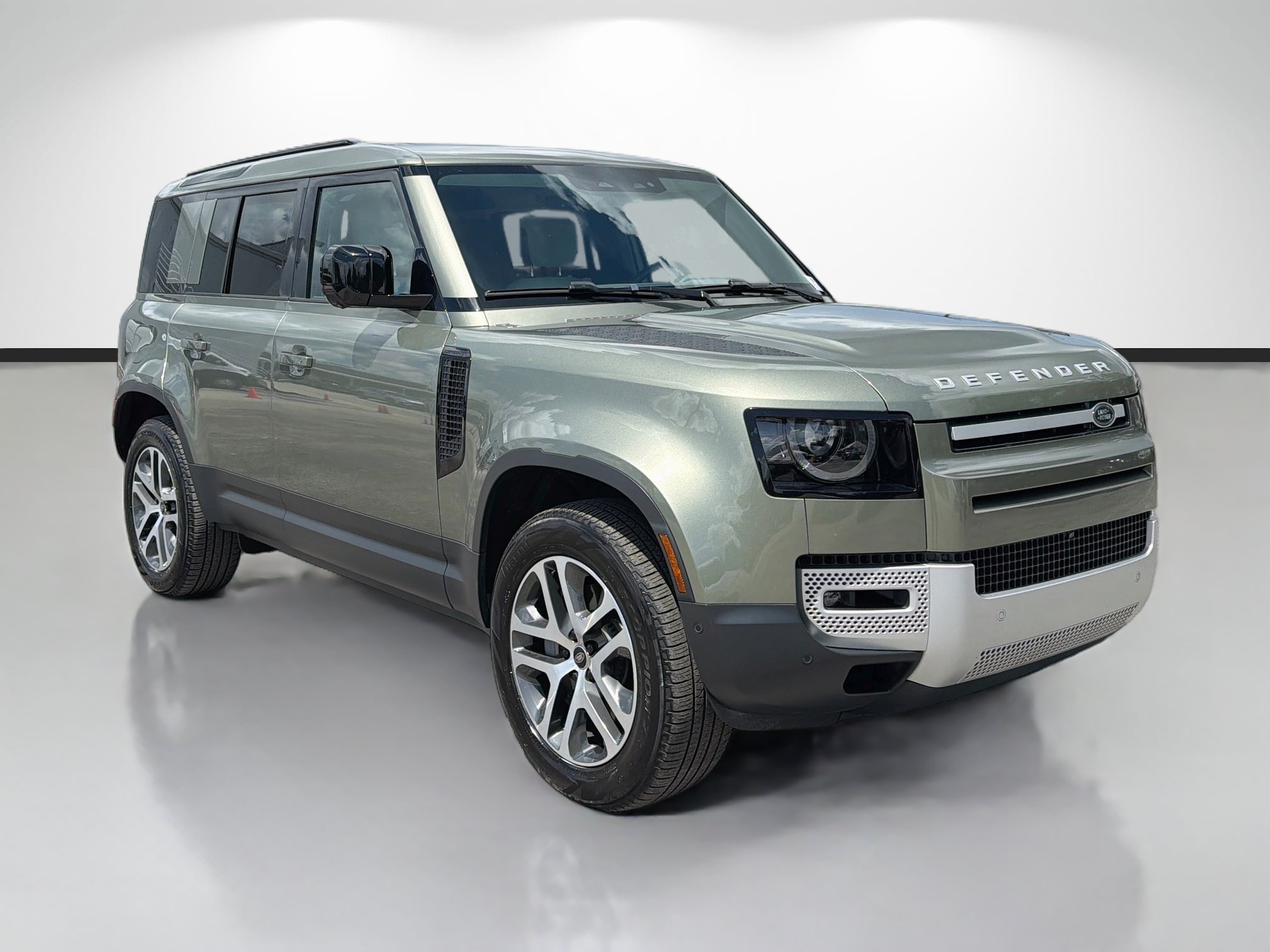 Used 2025 Land Rover Defender 110 S AWD/4WD image 7