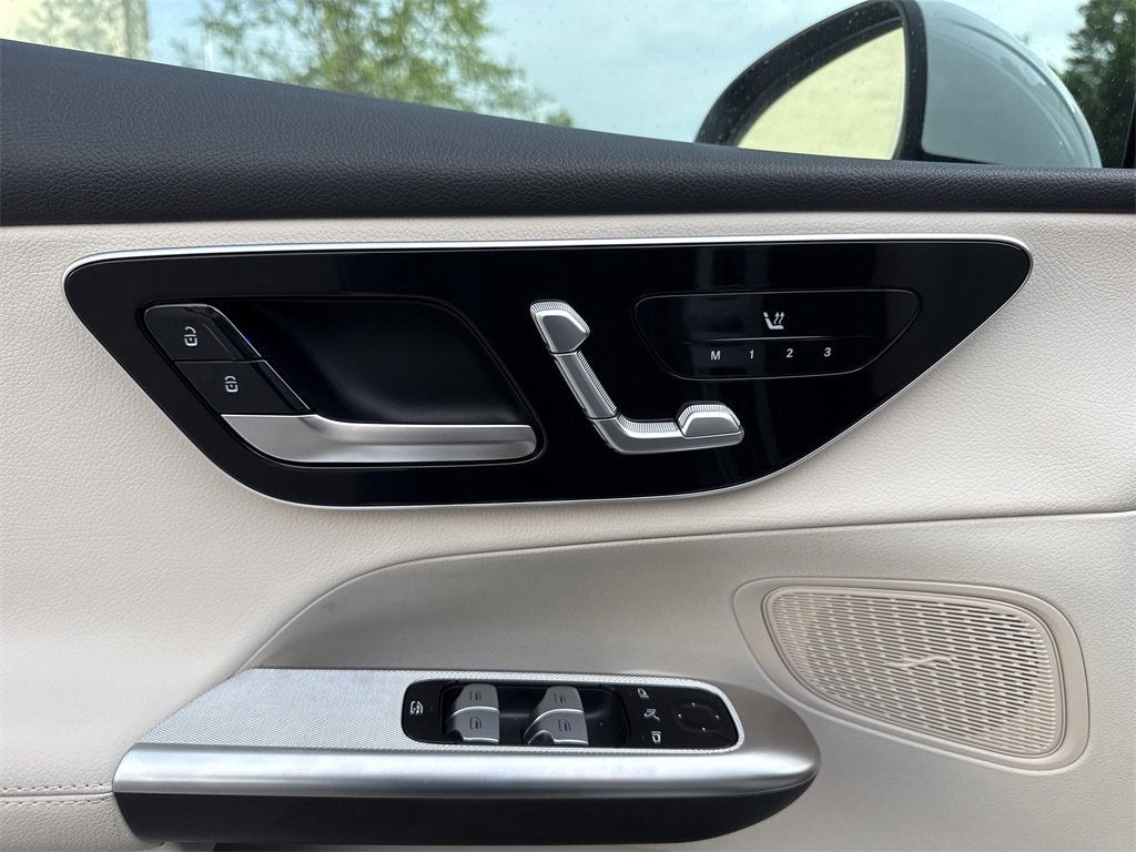 New 2025 Mercedes-Benz GLC 350e 4MATIC image 25