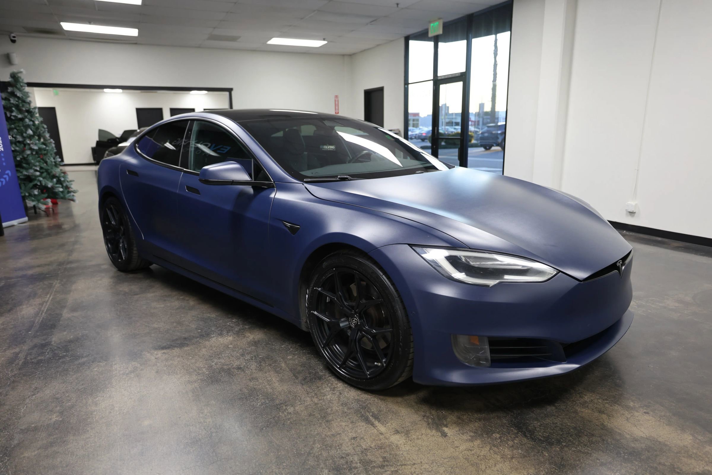 Used 2017 Tesla Model S 90D image 6