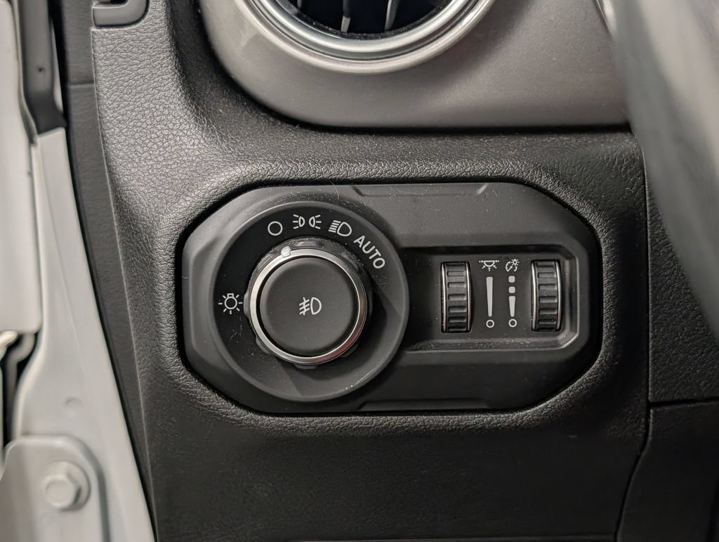 Used 2021 Jeep Wrangler Unlimited Sahara AWD/4WD image 25