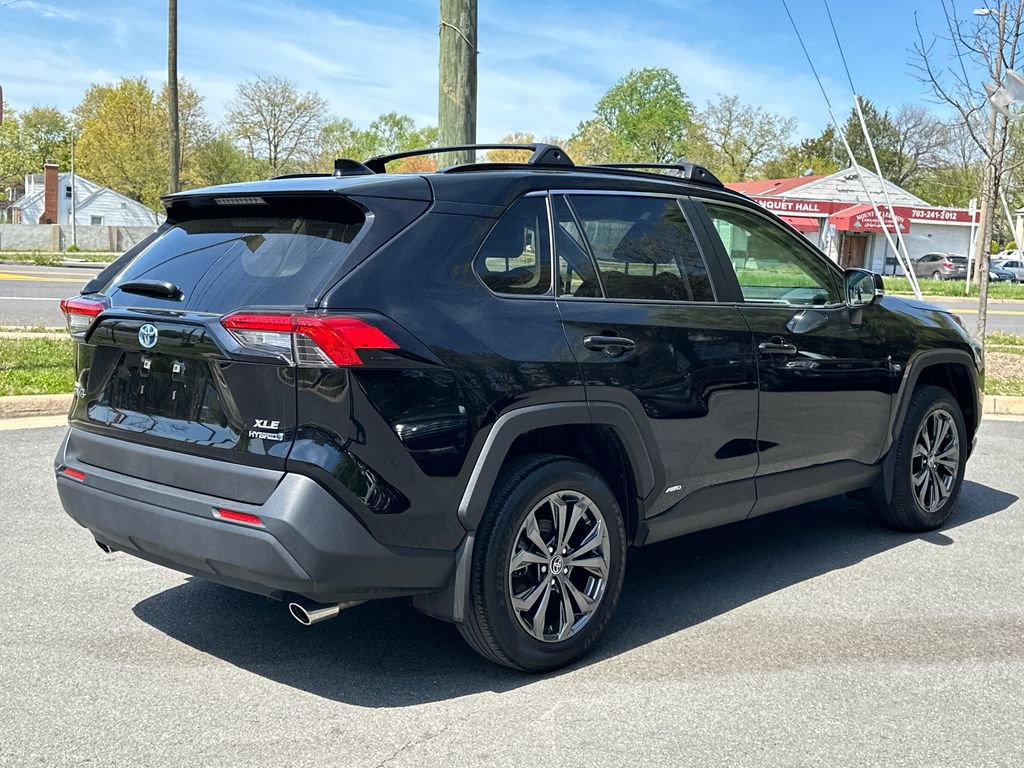 Used 2022 Toyota RAV4 XLE Premium image 4