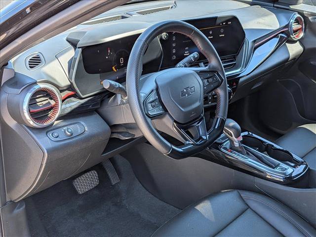 Used 2025 Chevrolet Trax RS FWD image 10