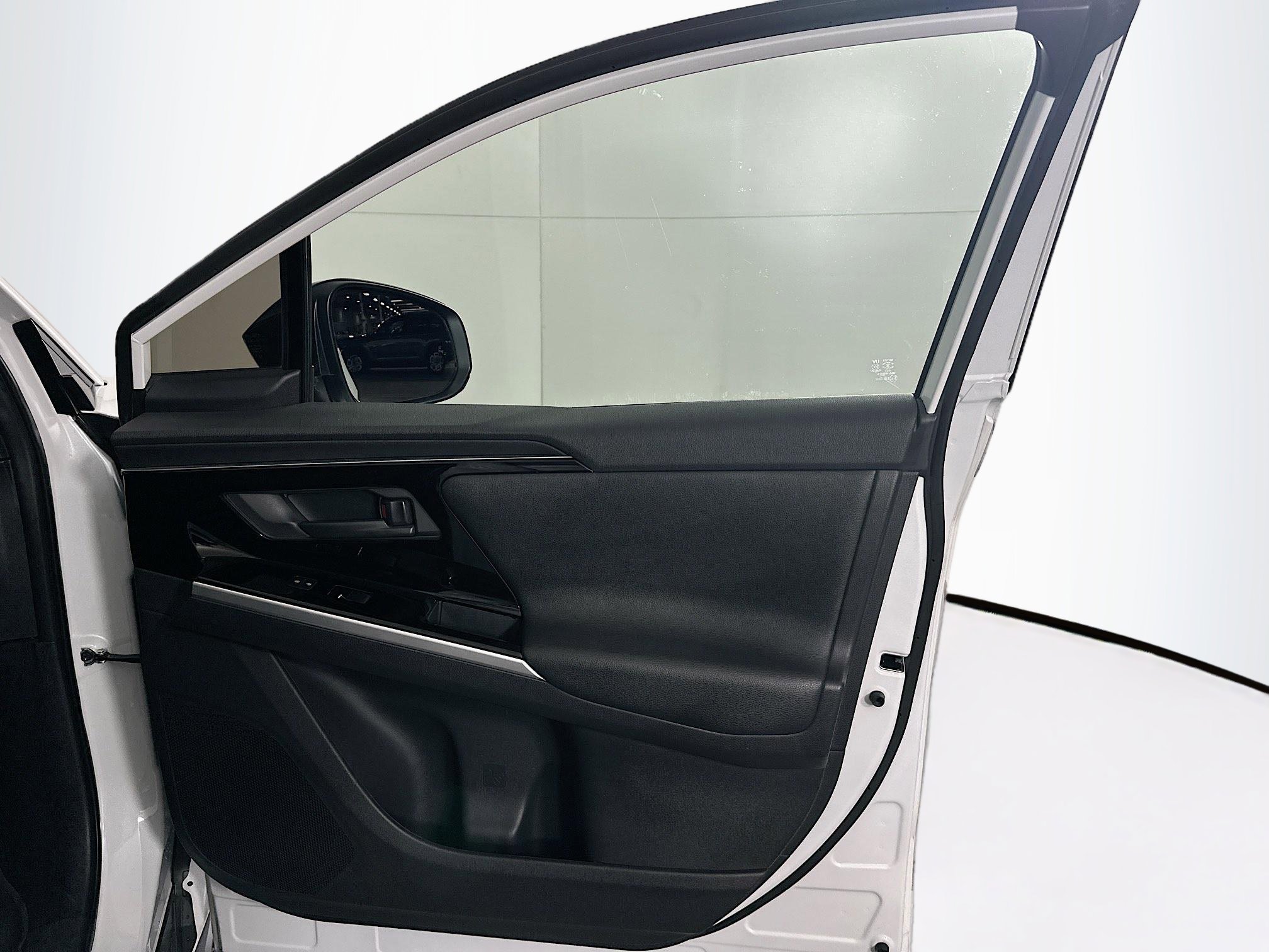 Used 2024 Toyota bZ4X XLE w/ Weather Package image 32