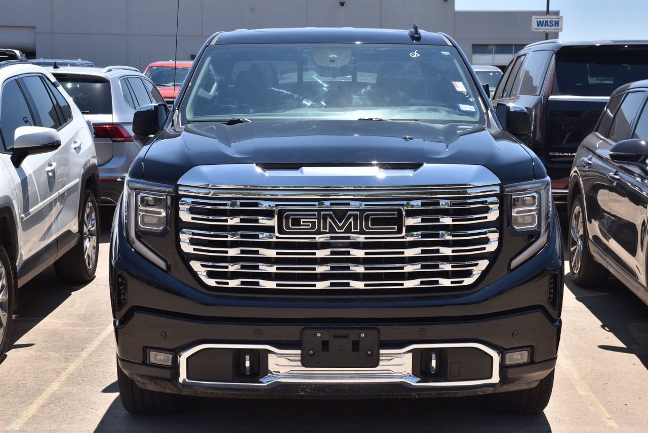 Used 2023 GMC Sierra 1500 Denali w/ Denali Reserve Package AWD/4WD image 3