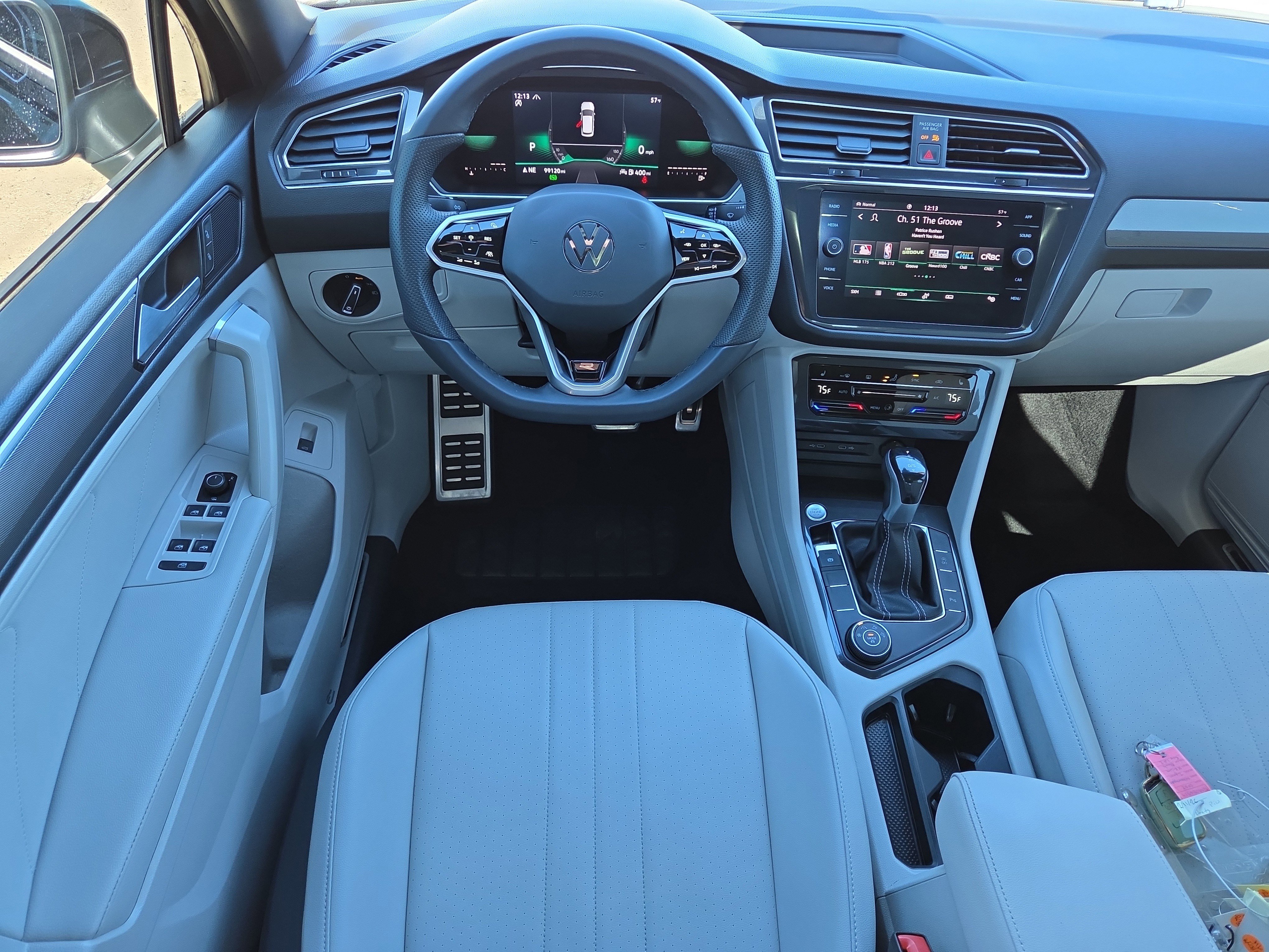 Used 2022 Volkswagen Tiguan SE R-Line image 11