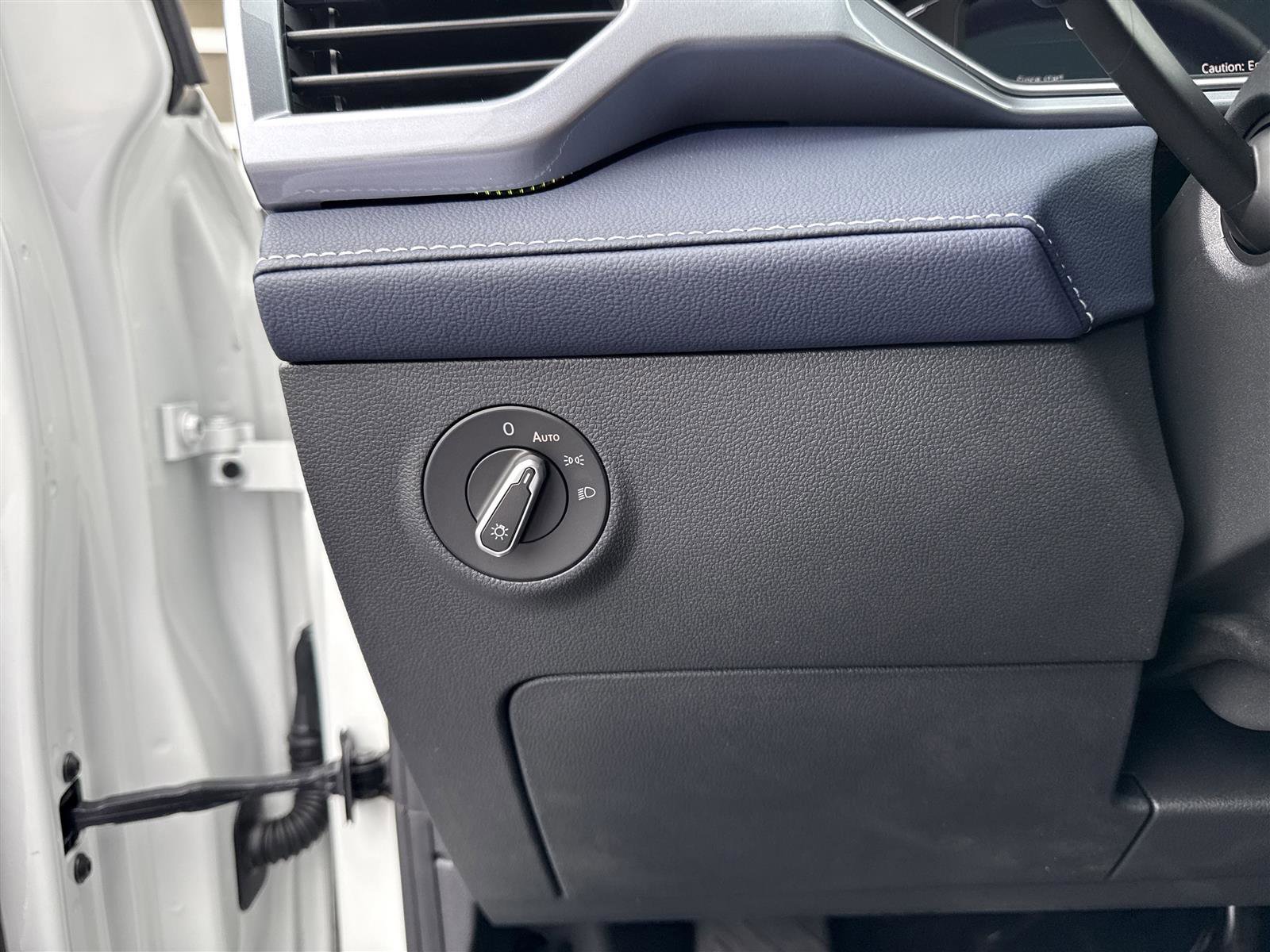 New 2025 Volkswagen Taos SEL image 15