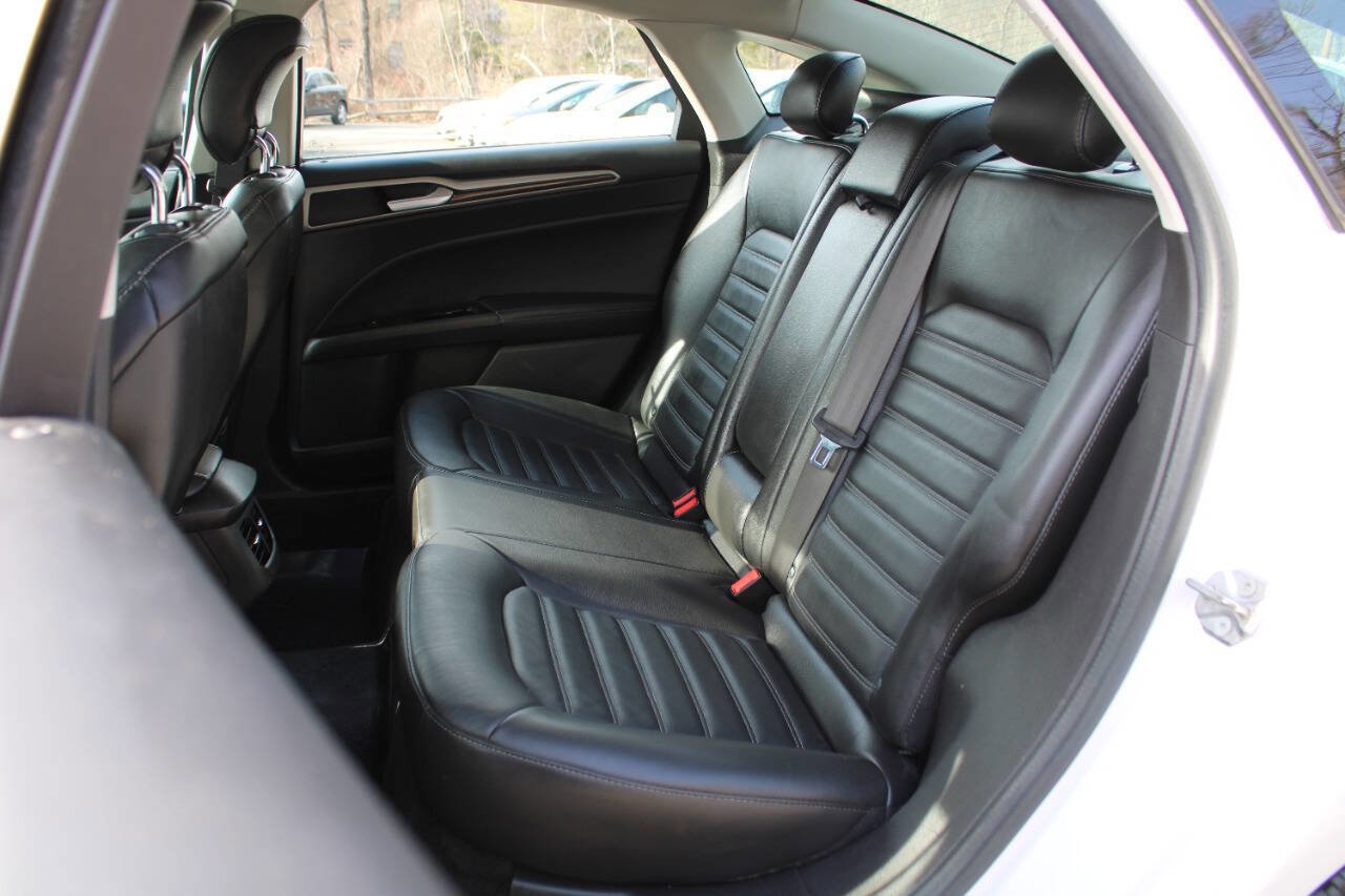 Used 2014 Ford Fusion SE w/ Equipment Group 202A image 26