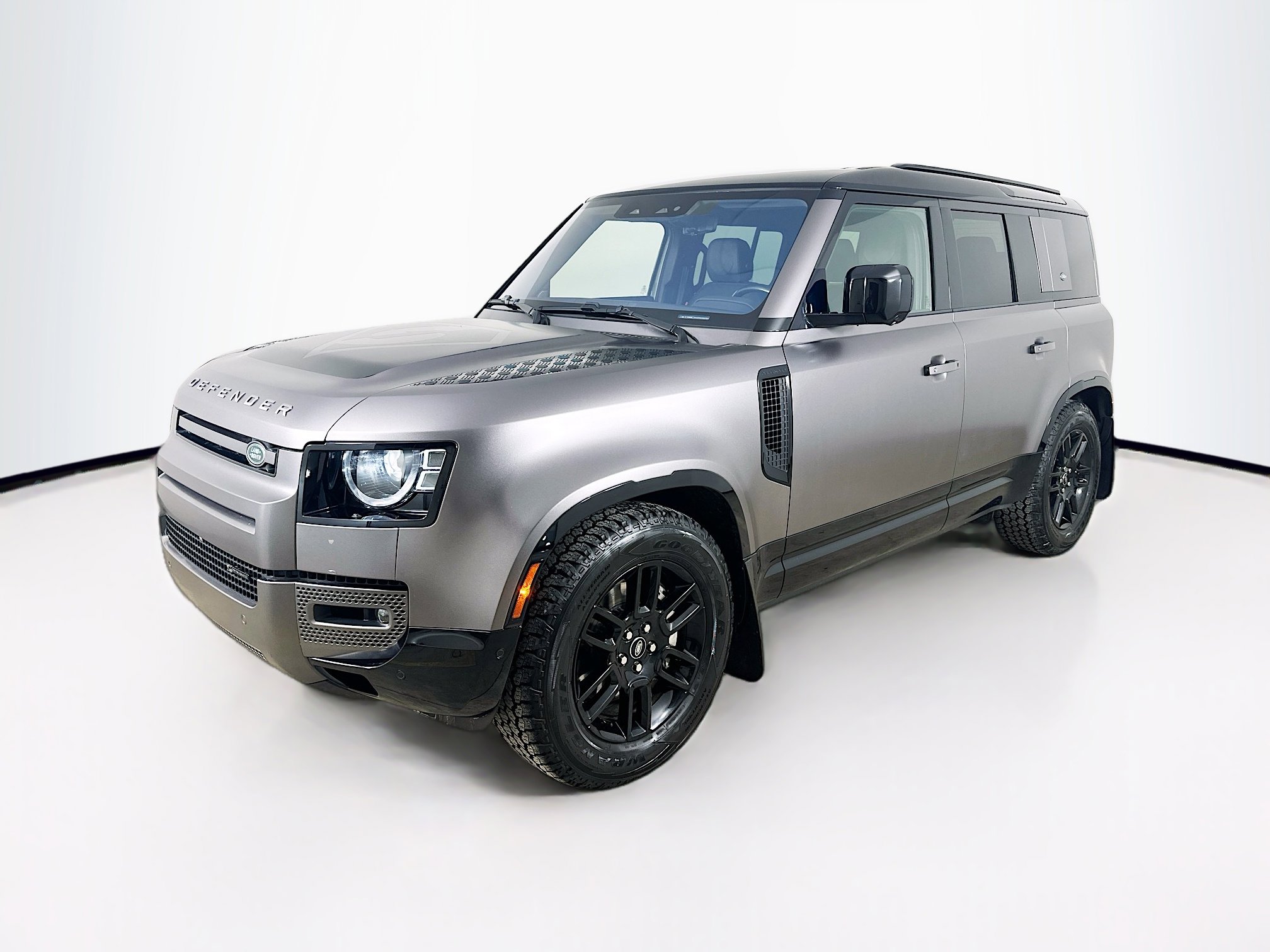 Used 2022 Land Rover Defender 110 X-Dynamic SE image 3