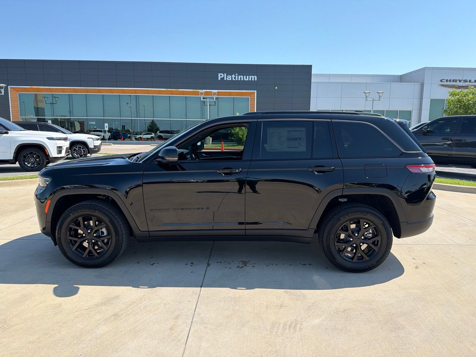 New 2026 Jeep Grand Cherokee Altitude AWD/4WD image 2