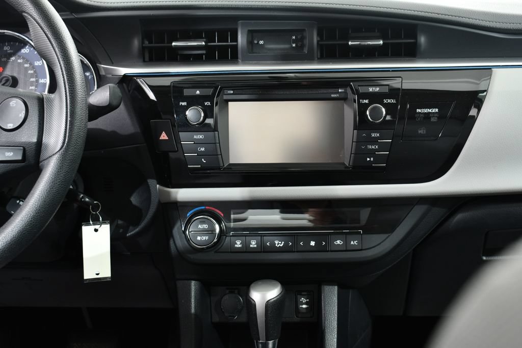 Used 2016 Toyota Corolla LE FWD image 9