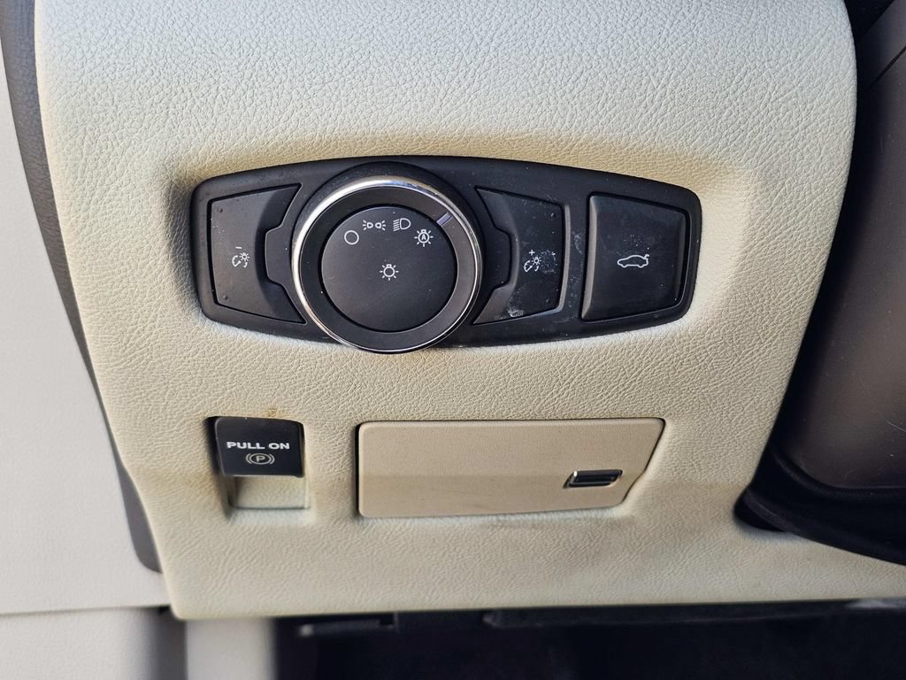 Used 2017 Lincoln Continental Select FWD image 23