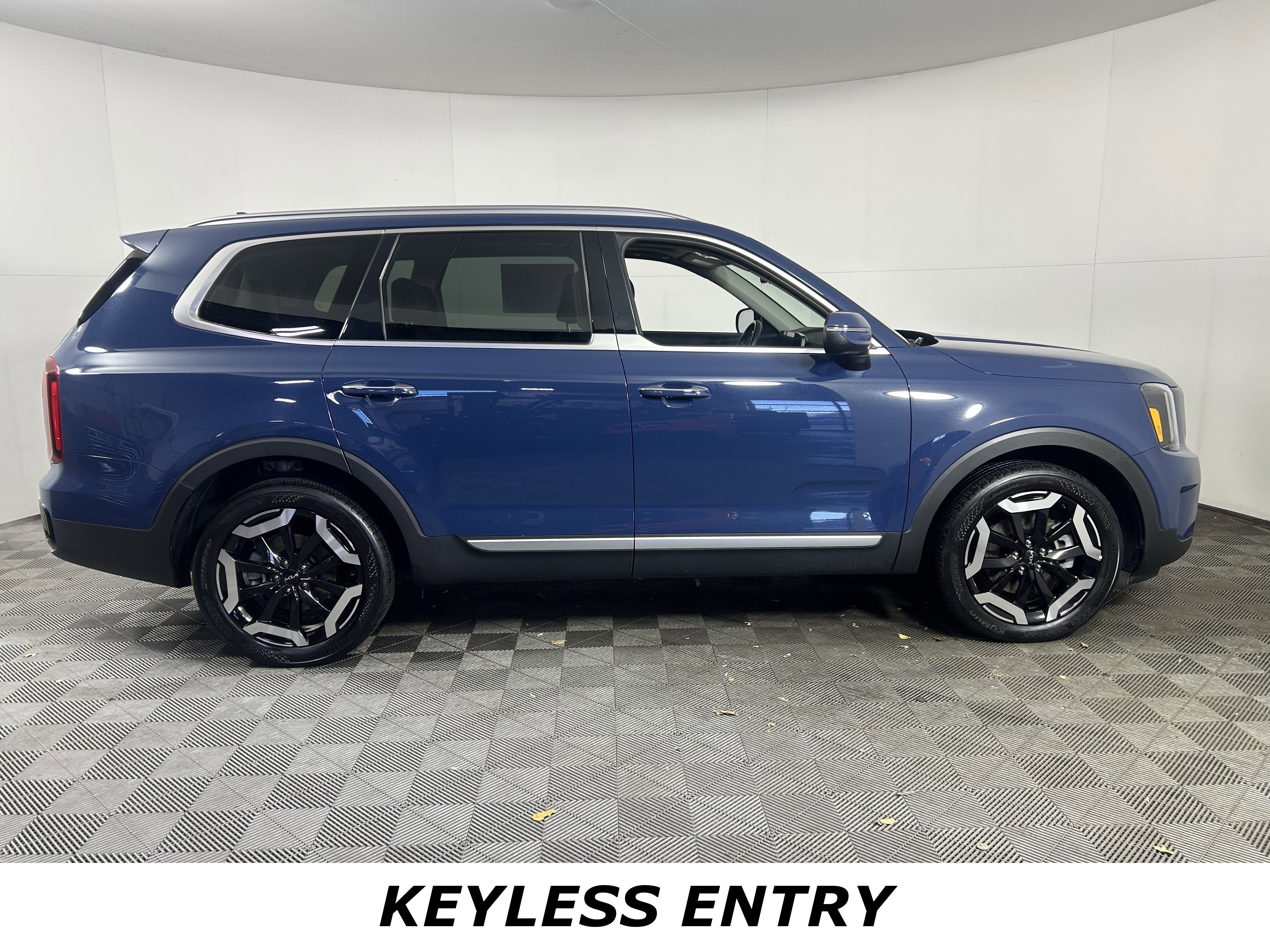 Certified 2025 Kia Telluride S image 8