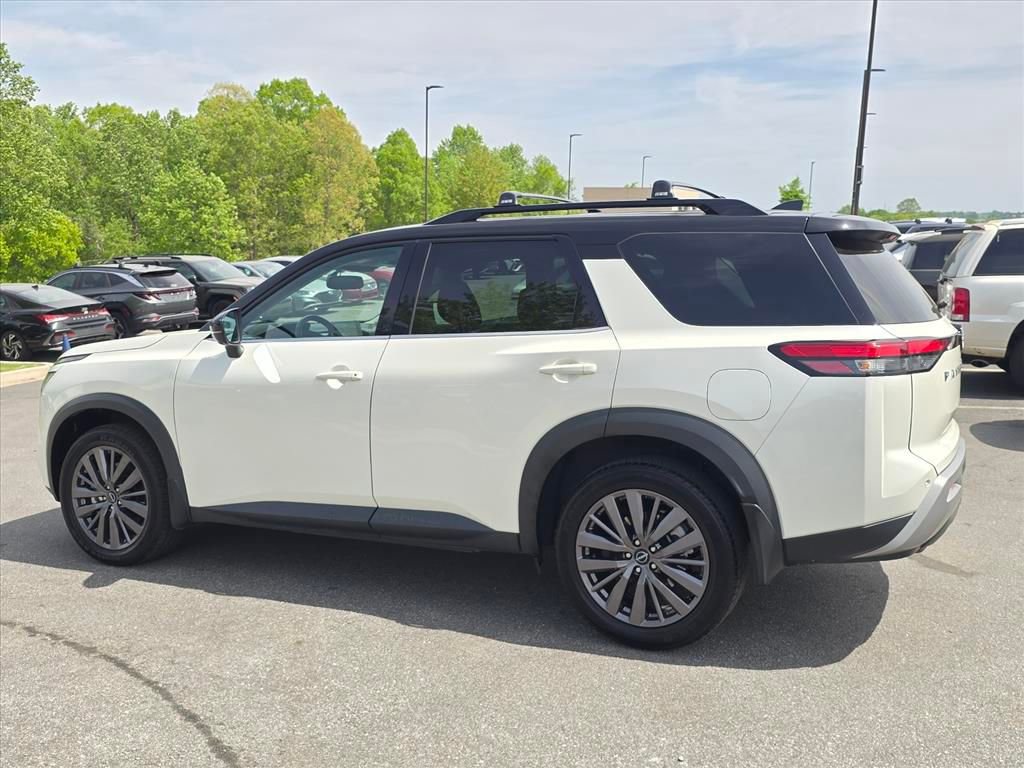 Used 2022 Nissan Pathfinder SL w/ SL Premium Package FWD image 5