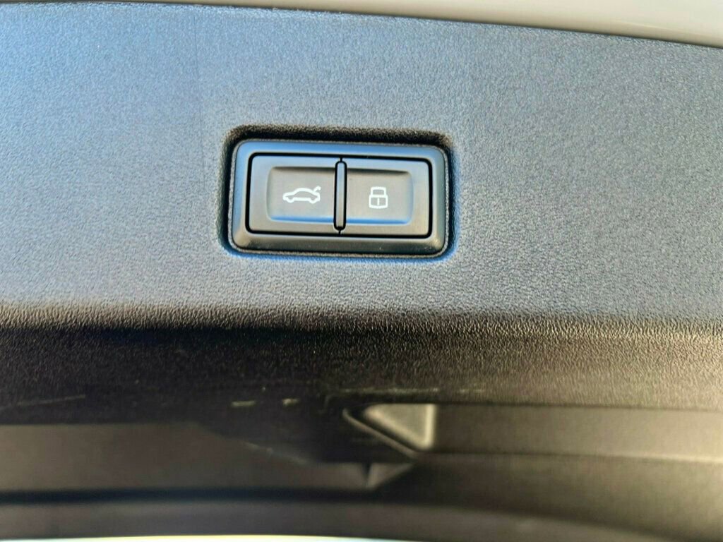 Used 2024 Audi Q4 e-tron Premium Plus w/ Premium Plus image 9
