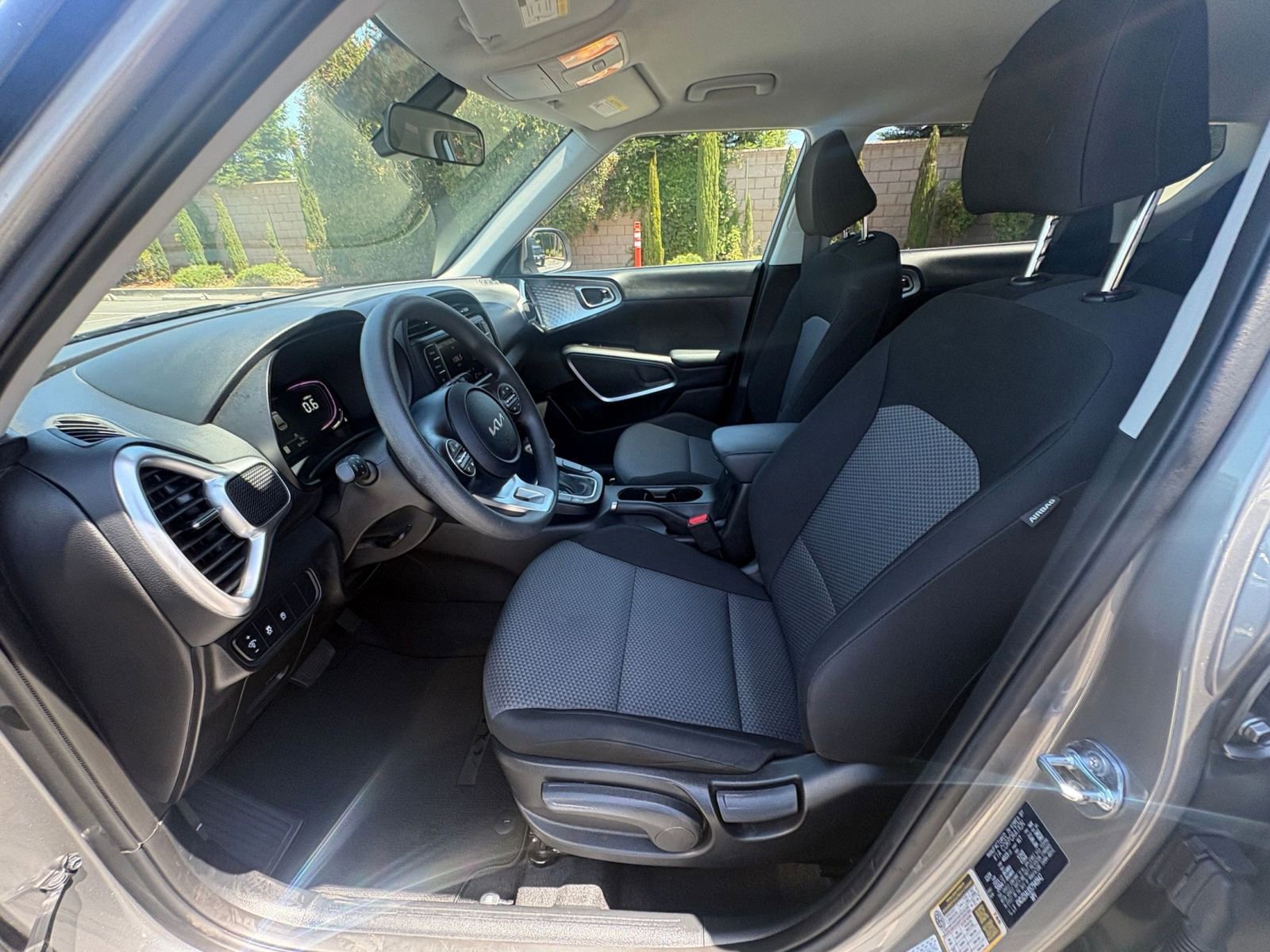 Used 2025 Kia Soul LX w/ LX Technology Package FWD image 24