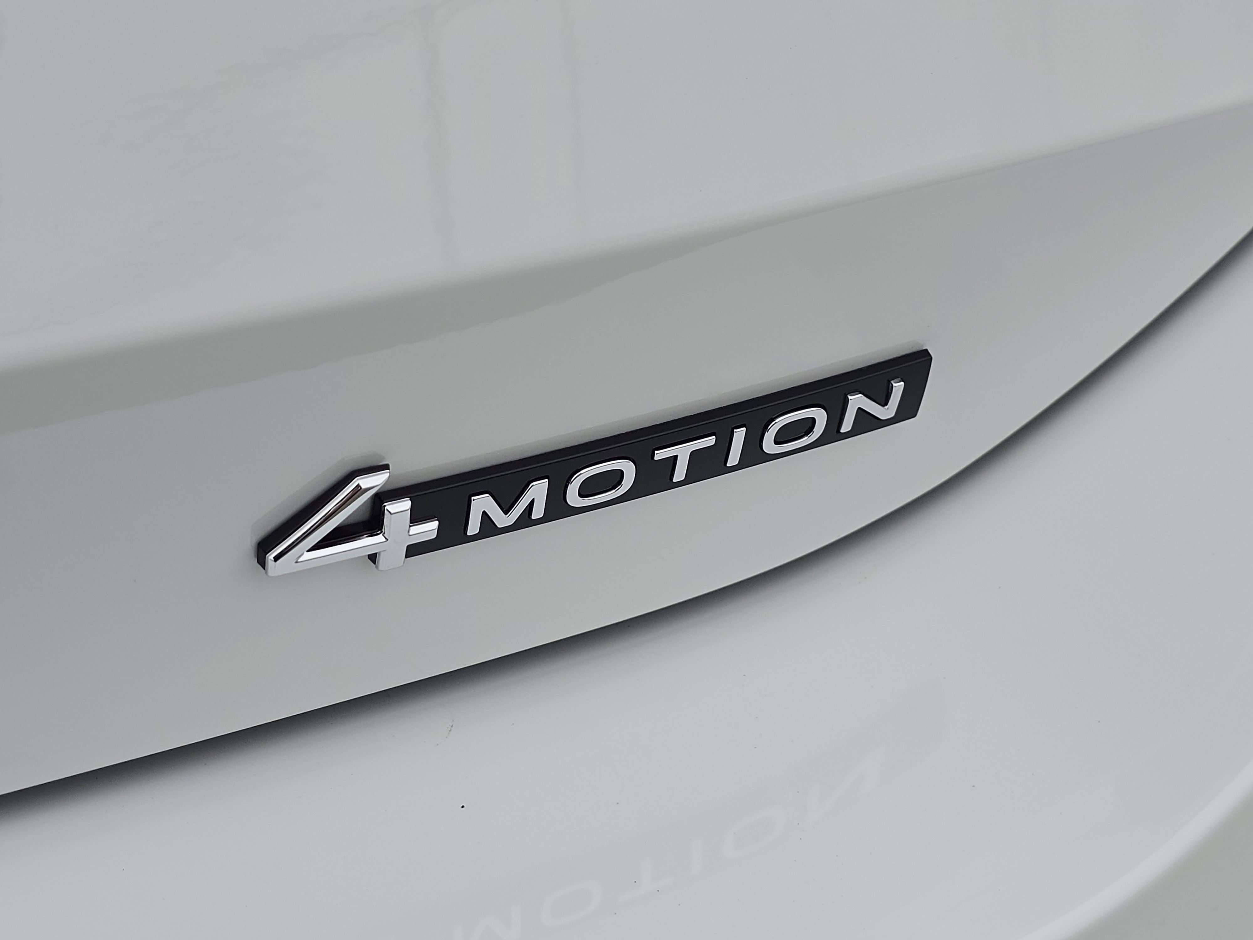 New 2025 Volkswagen Tiguan SE image 11