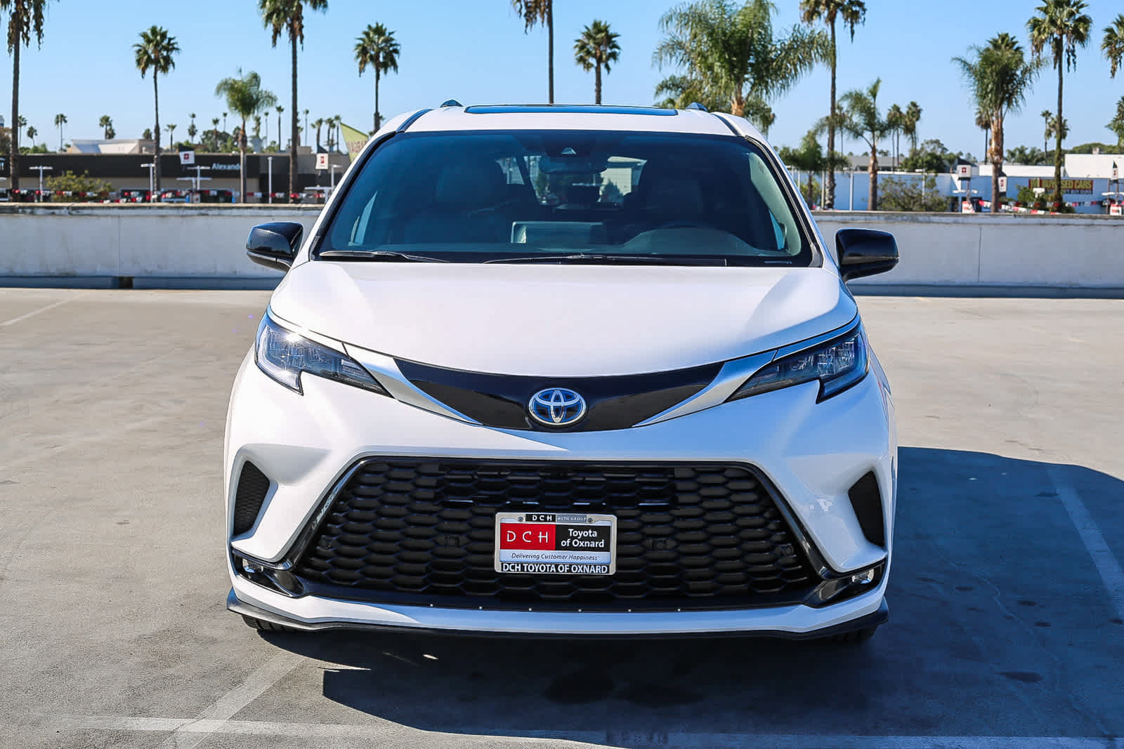 Certified 2023 Toyota Sienna XSE w/ XSE Plus Package FWD image 4
