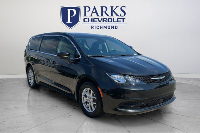Used 2023 Chrysler Voyager LX FWD image 1