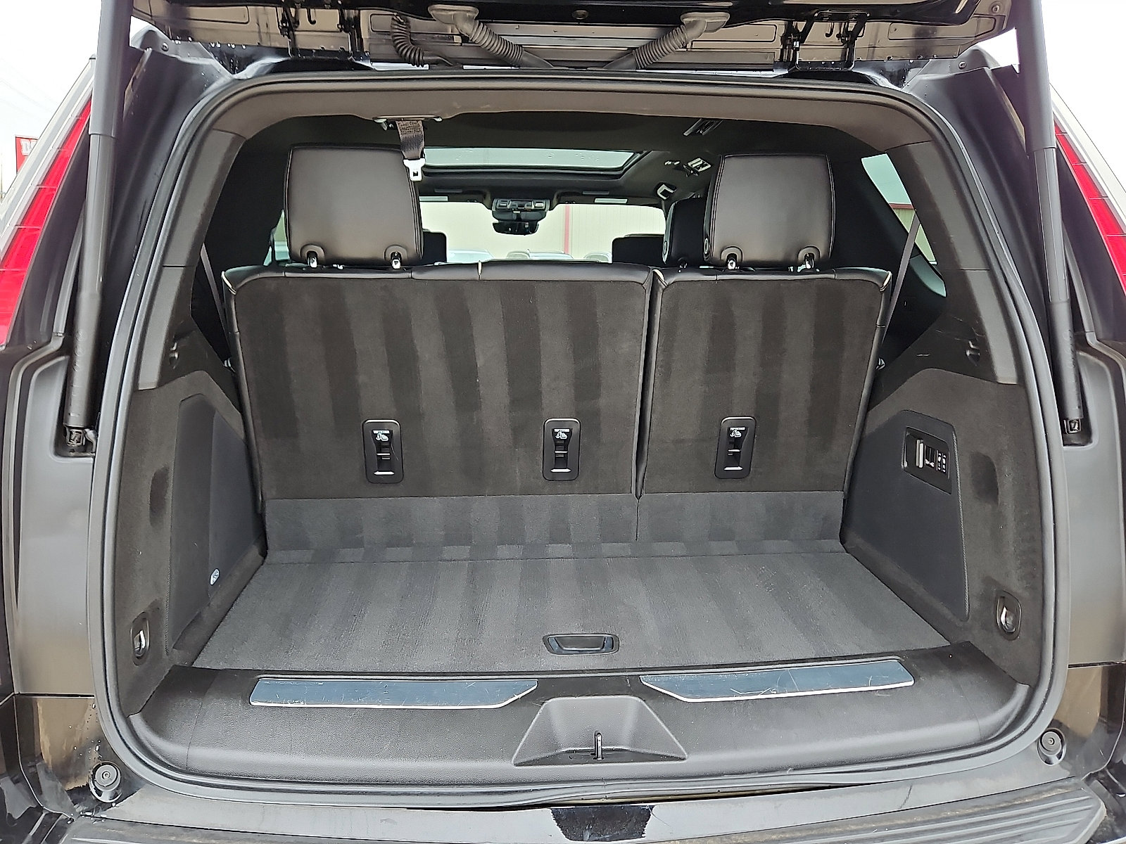 Used 2024 Cadillac Escalade Premium Luxury image 13