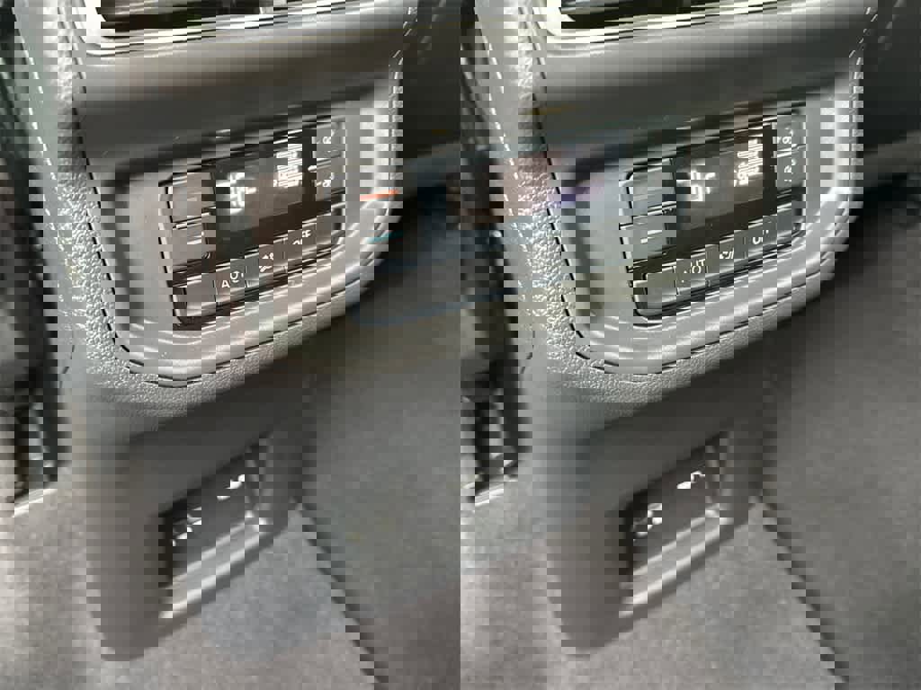 Used 2024 Volkswagen Atlas SE image 20