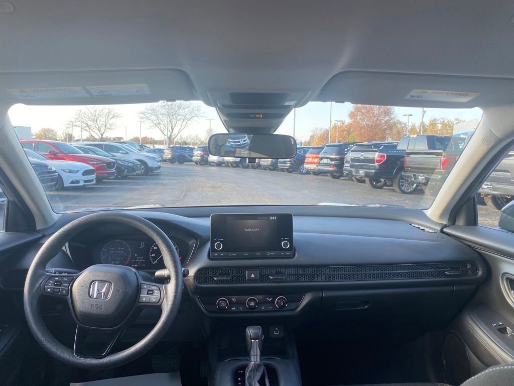 Used 2023 Honda HR-V LX image 9