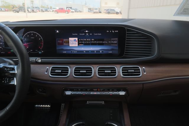 Used 2025 Mercedes-Benz GLS 580 4MATIC image 17