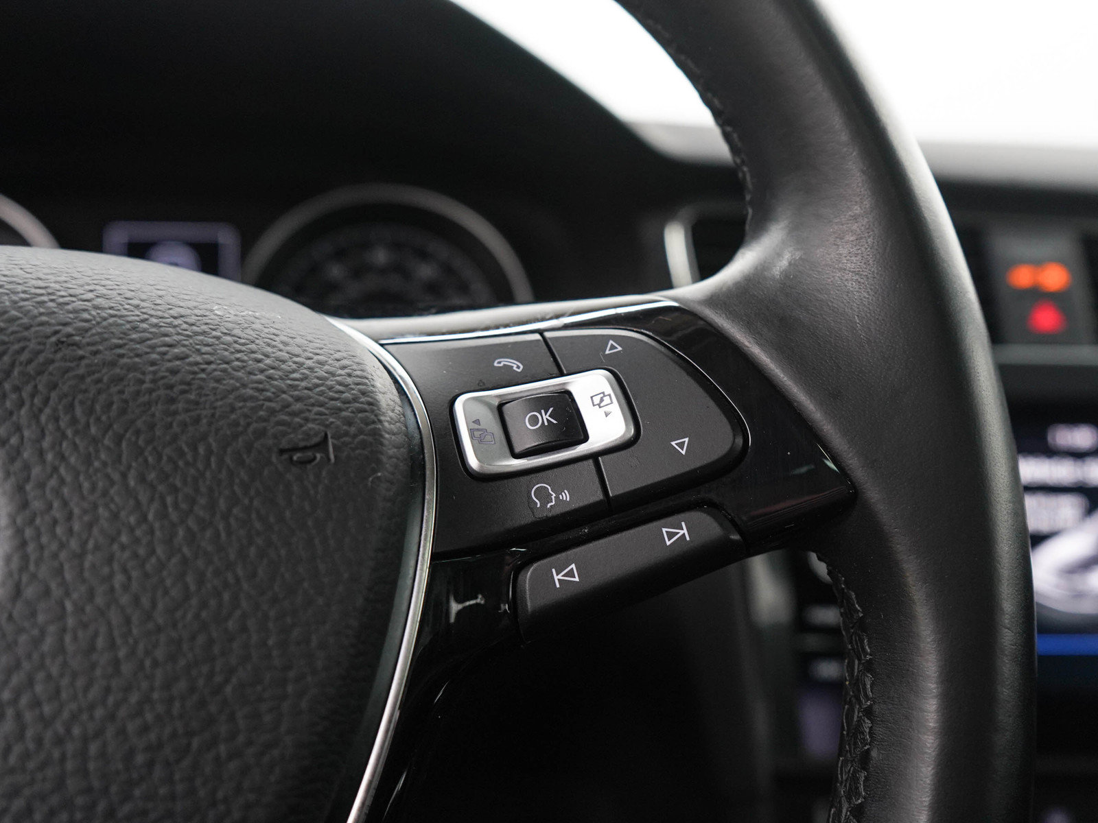 Used 2018 Volkswagen Golf SE FWD image 24