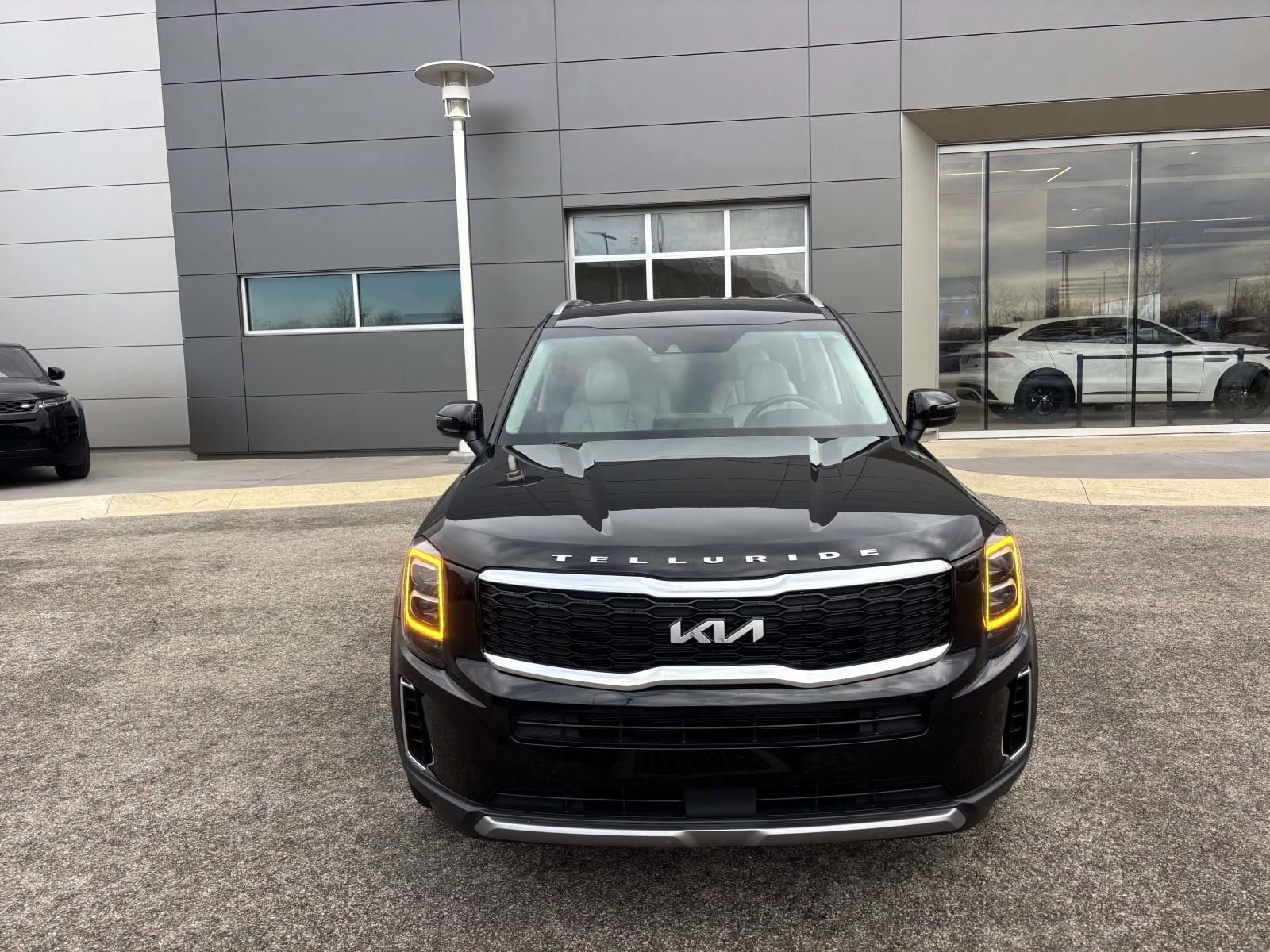 Used 2022 Kia Telluride EX w/ EX Premium Package image 2