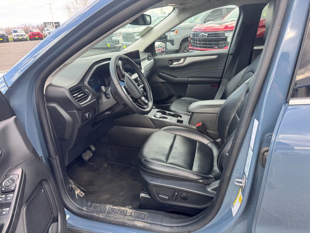 Used 2025 Ford Escape Platinum image 4