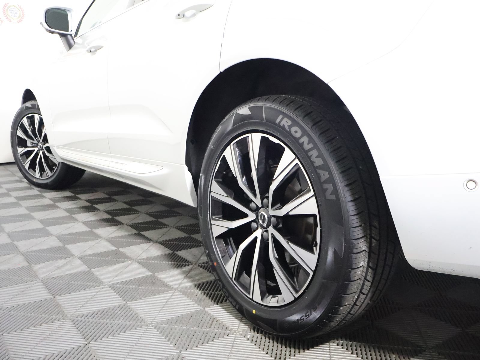 Used 2023 Volvo XC60 B5 Plus AWD/4WD image 15